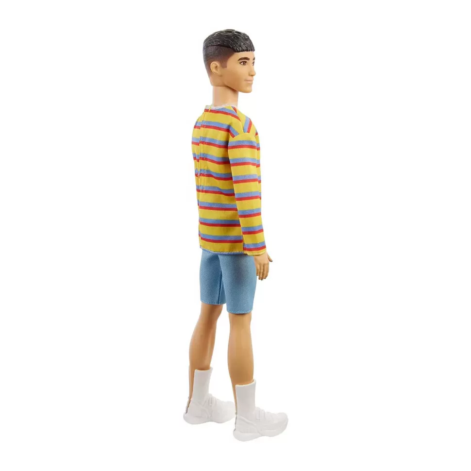 Barbie Muñecas^ Ken Fashionista Asiatico Con Camiseta A Rayas Oversized
